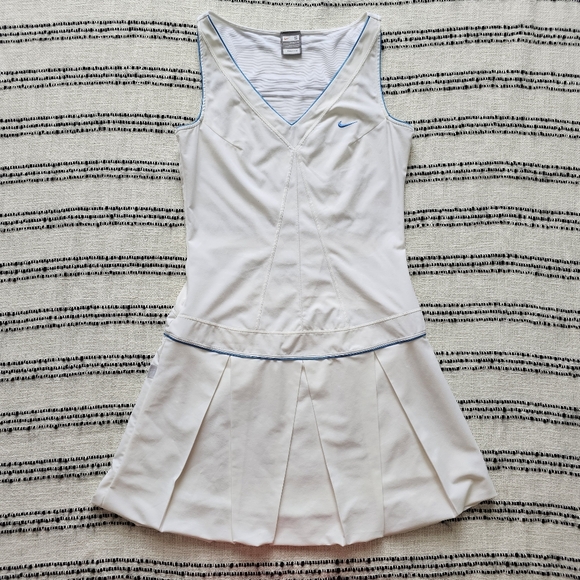 Nike Dresses & Skirts - Nike Tennis or Pickleball Dress White w/ Blue Lining Pleated Skirt - Size Small
